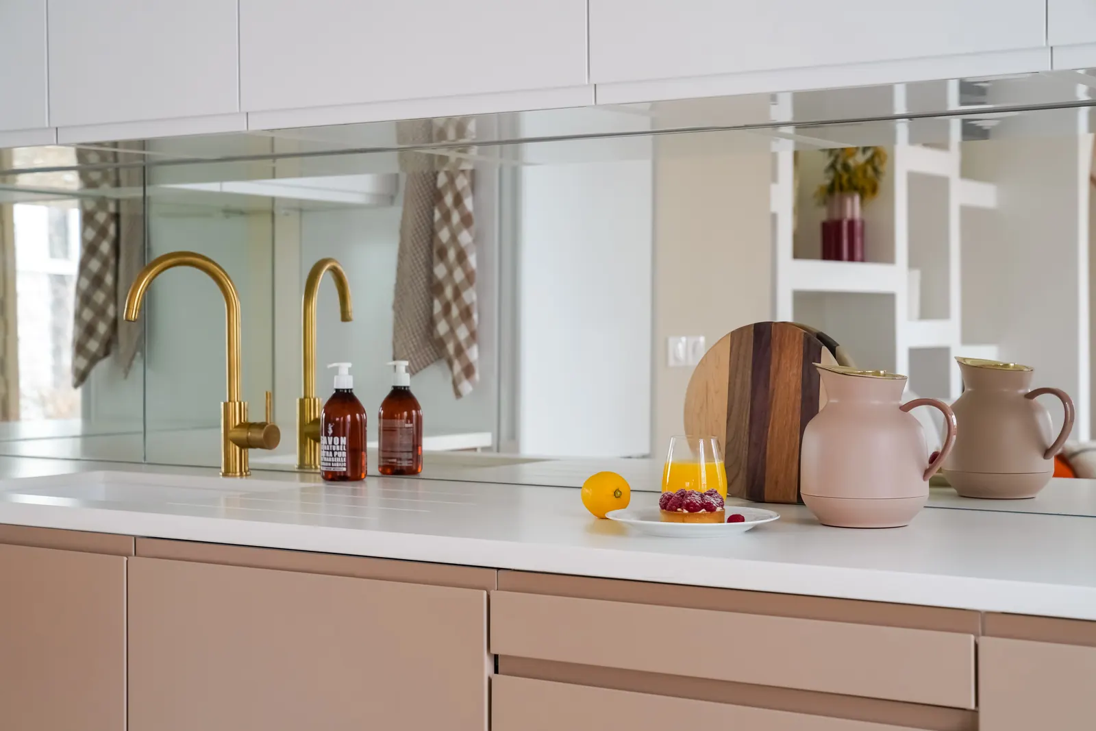 Crédence miroir et robinetterie laiton
