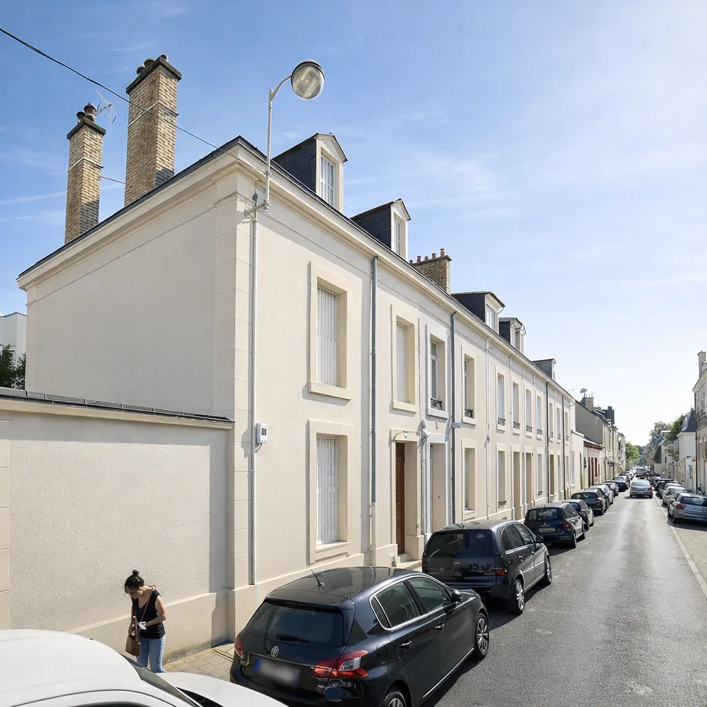 La façade sur rue de la maison