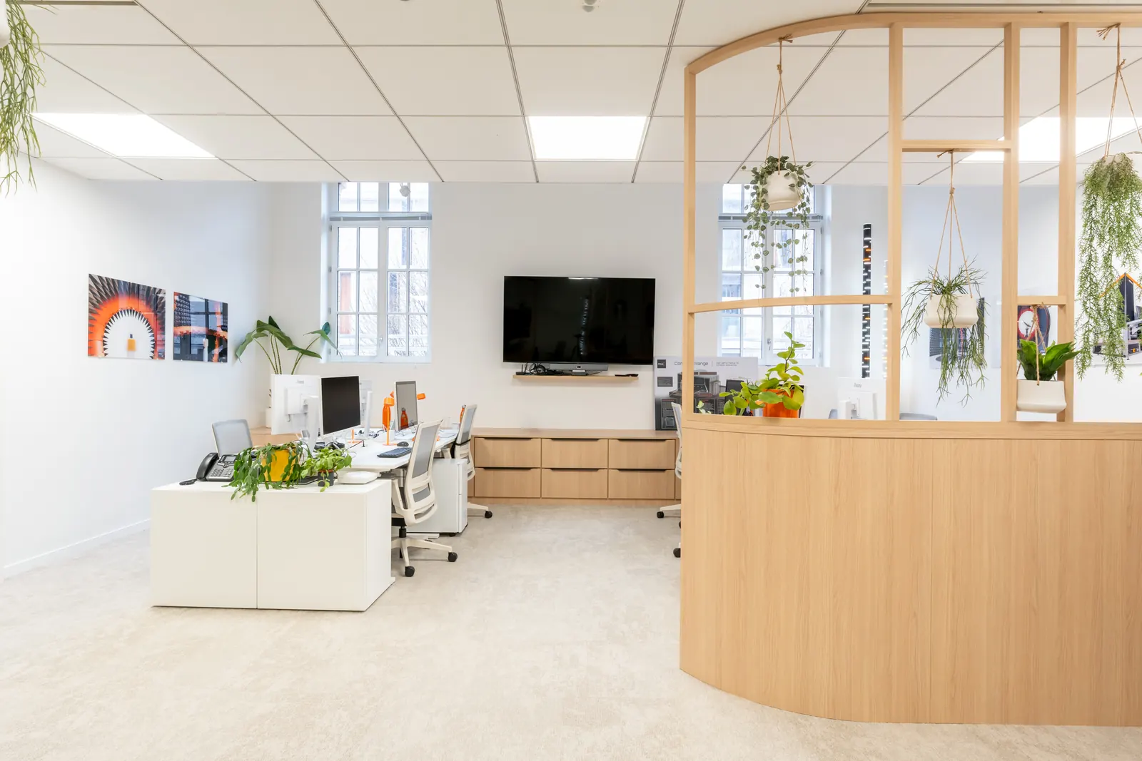 Le plateau, postes de travail et claustras